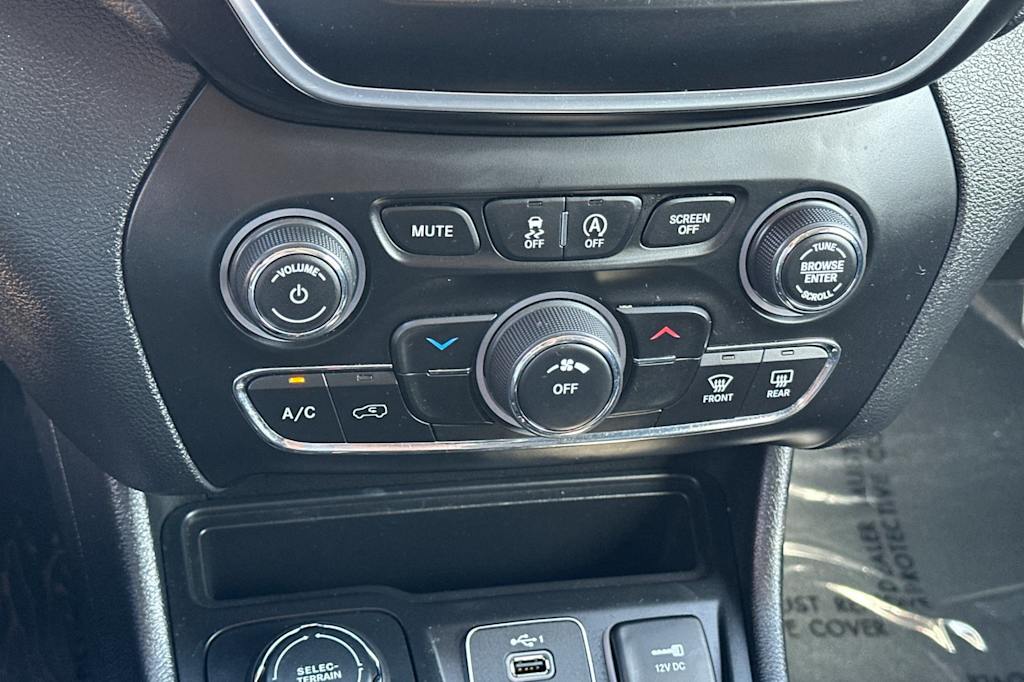Thumbnail: 2019 Jeep Cherokee - 27