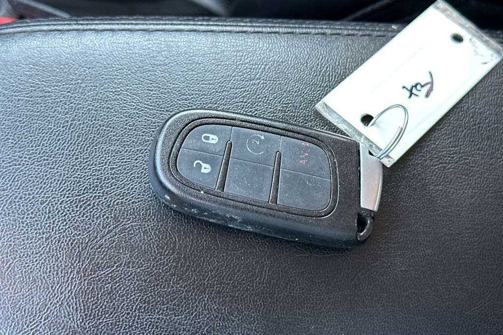 Thumbnail: 2019 Jeep Cherokee - 18