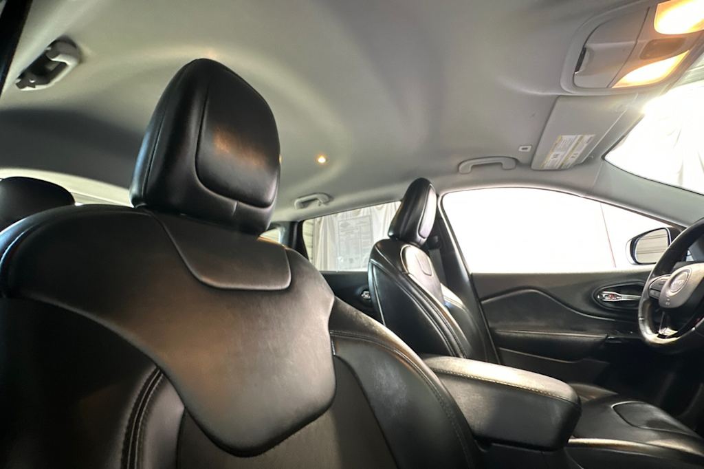 Thumbnail: 2019 Jeep Cherokee - 10