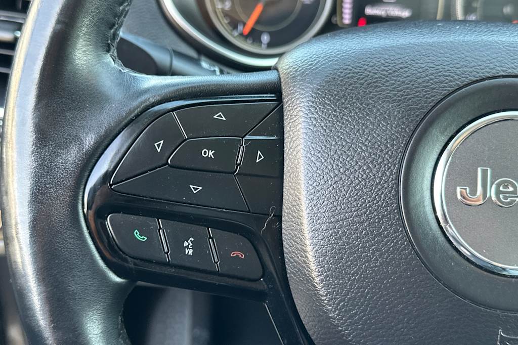 Thumbnail: 2019 Jeep Cherokee - 31