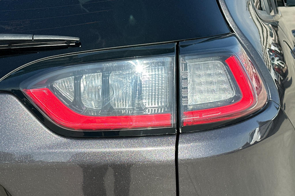 Thumbnail: 2019 Jeep Cherokee - 35
