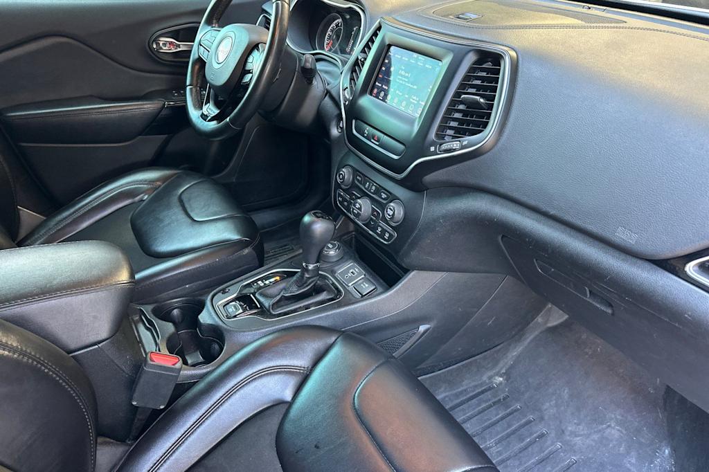 Thumbnail: 2019 Jeep Cherokee - 12