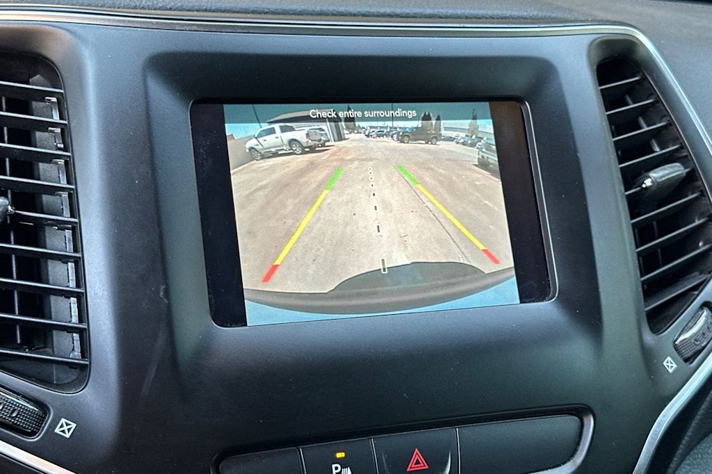 Thumbnail: 2019 Jeep Cherokee - 23