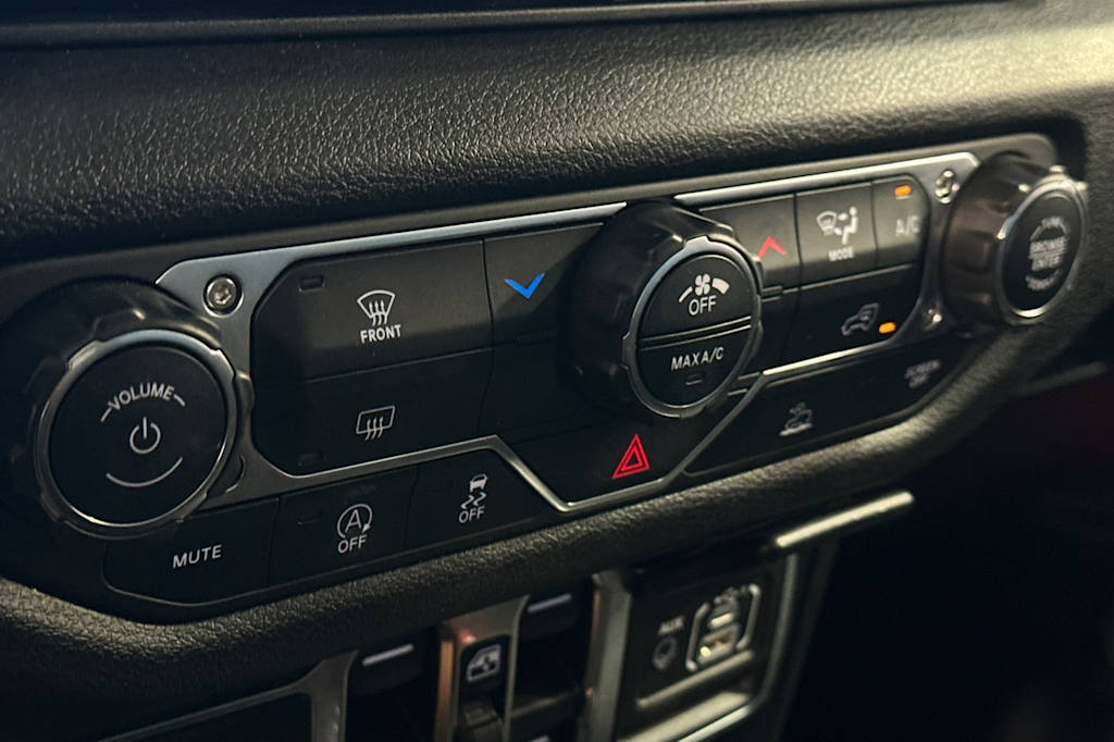 Thumbnail: 2024 Jeep Wrangler - 27