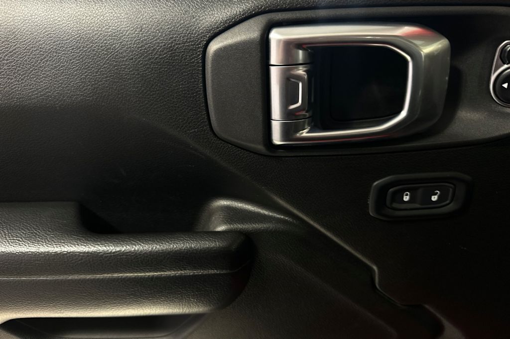 Thumbnail: 2024 Jeep Wrangler - 22