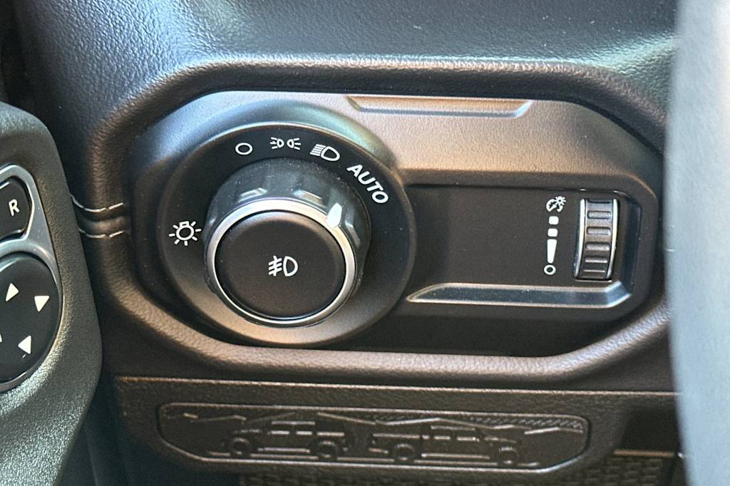 Thumbnail: 2025 Jeep Wrangler - 34