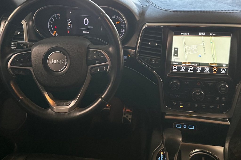 Thumbnail: 2018 Jeep Grand Cherokee - 11