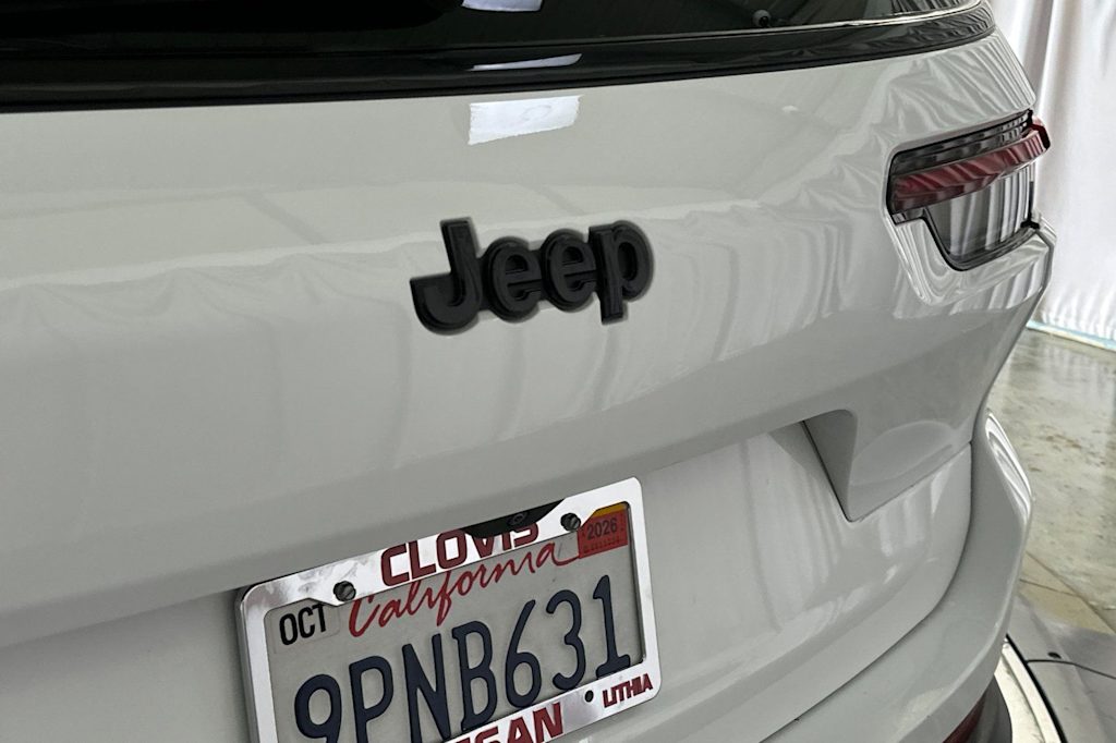 Thumbnail: 2024 Jeep Grand Cherokee L - 9