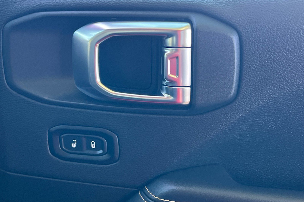 Thumbnail: 2025 Jeep Wrangler - 27