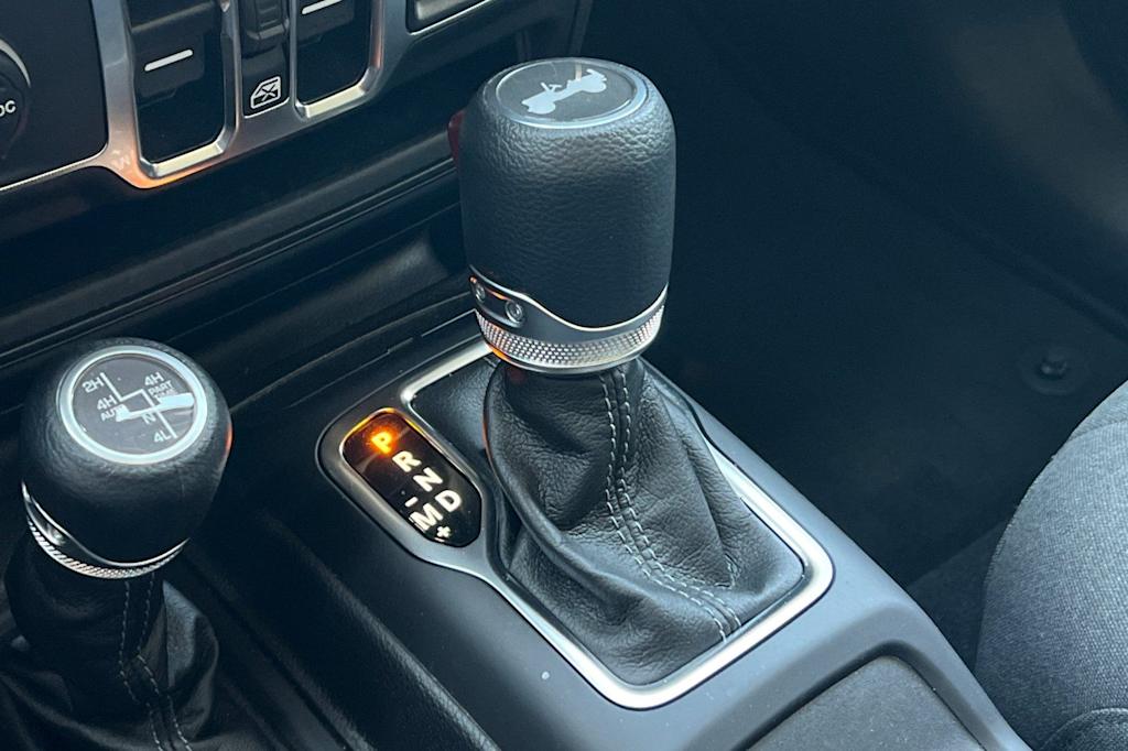 Thumbnail: 2025 Jeep Wrangler - 15