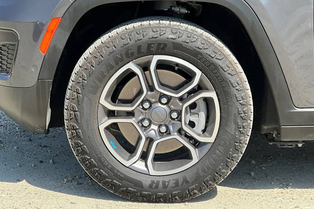 Thumbnail: 2023 Jeep Grand Cherokee - 8