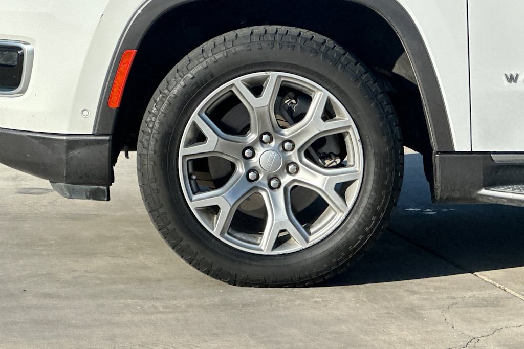 Thumbnail: 2022 Jeep Wagoneer - 8