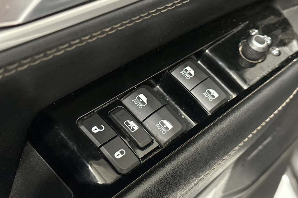 Thumbnail: 2022 Jeep Wagoneer - 21