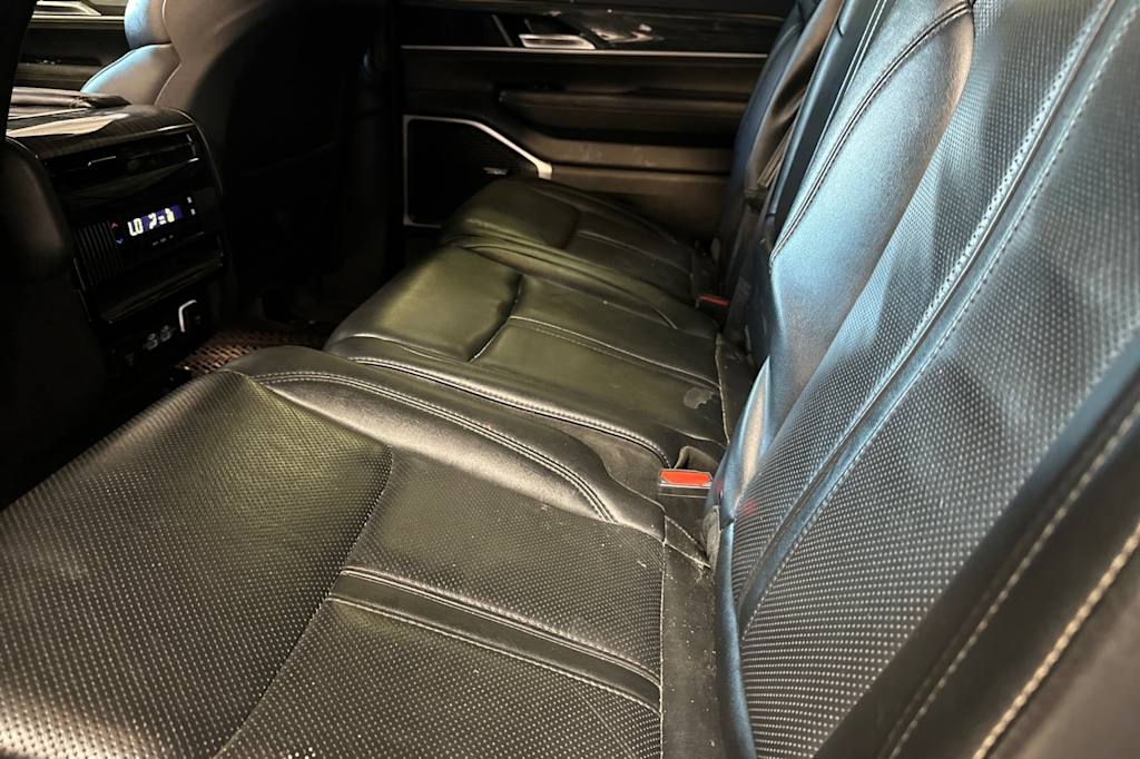 Thumbnail: 2022 Jeep Wagoneer - 11