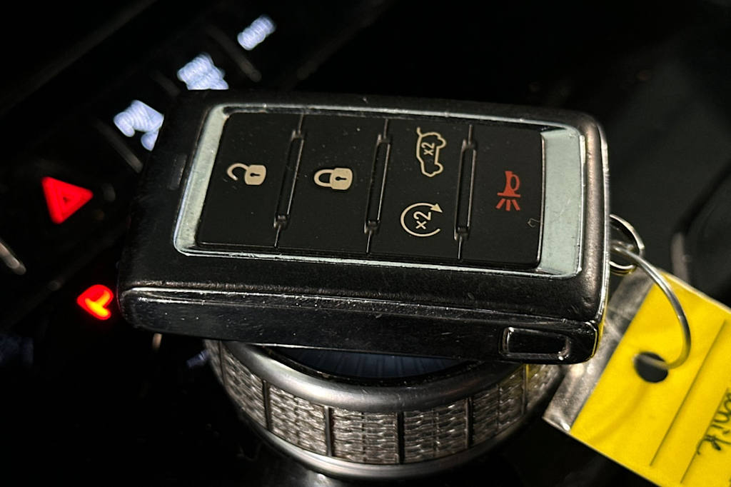 Thumbnail: 2022 Jeep Wagoneer - 14