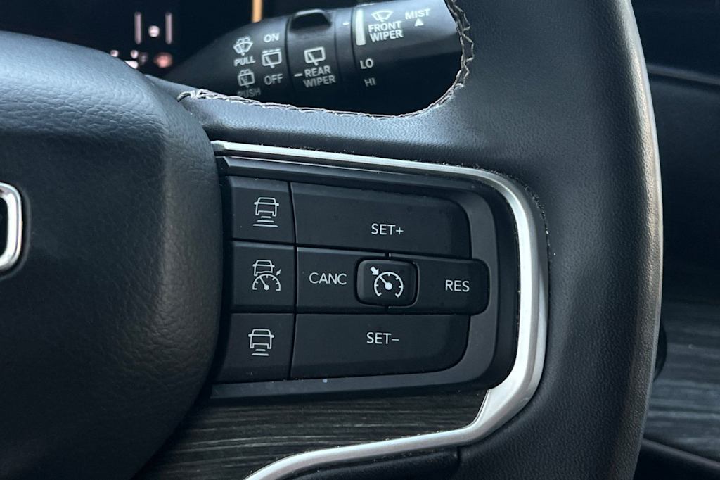 Thumbnail: 2022 Jeep Wagoneer - 31