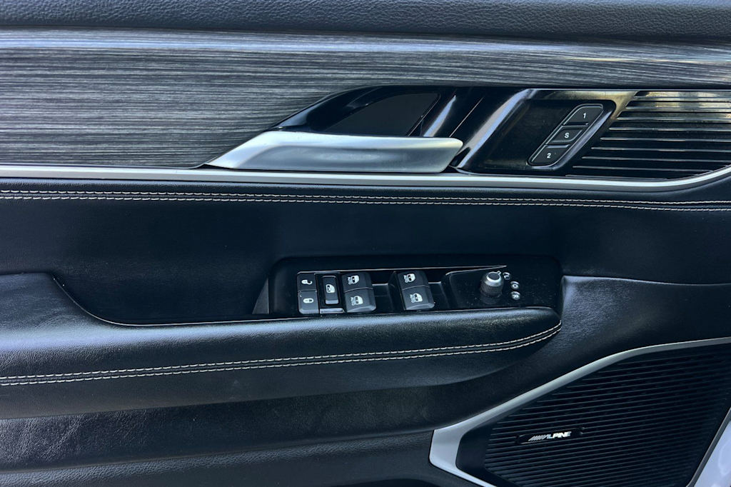 Thumbnail: 2022 Jeep Wagoneer - 21