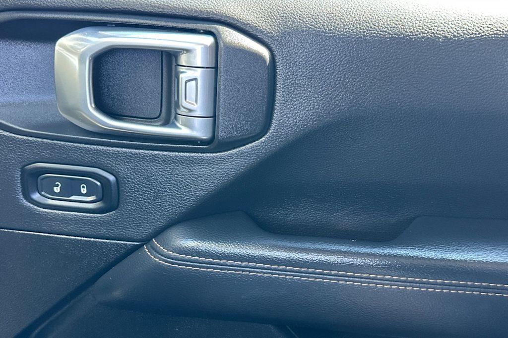 Thumbnail: 2023 Jeep Gladiator - 24