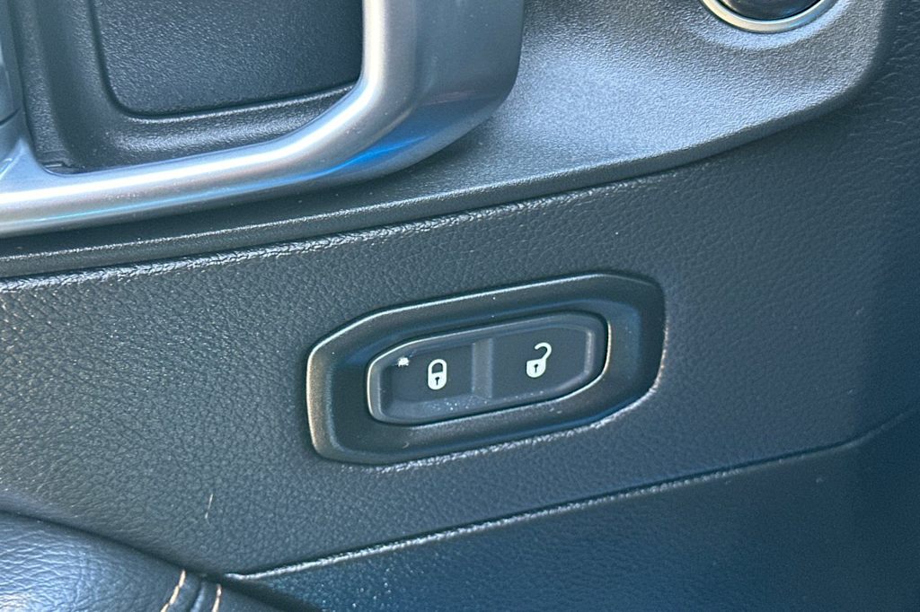 Thumbnail: 2023 Jeep Gladiator - 23