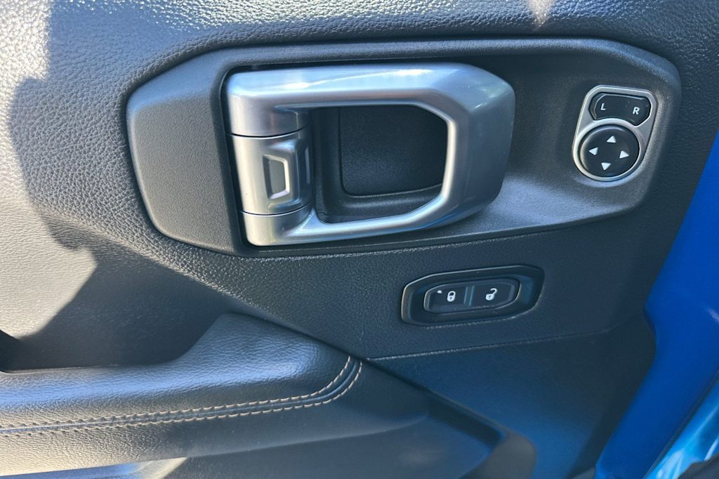 Thumbnail: 2023 Jeep Gladiator - 22