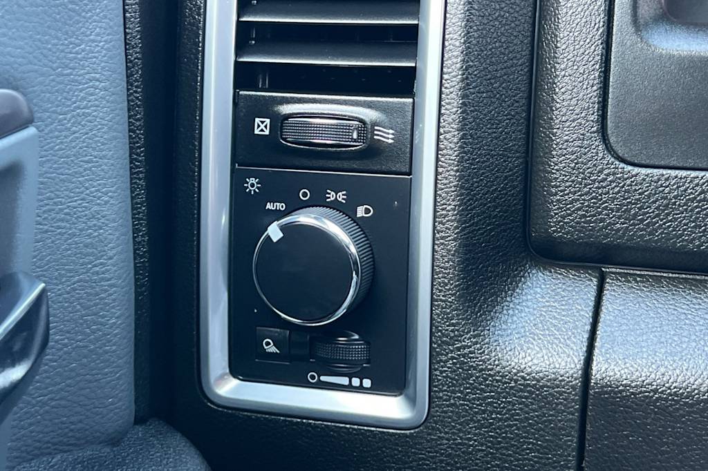 Thumbnail: 2024 RAM 1500 - 32