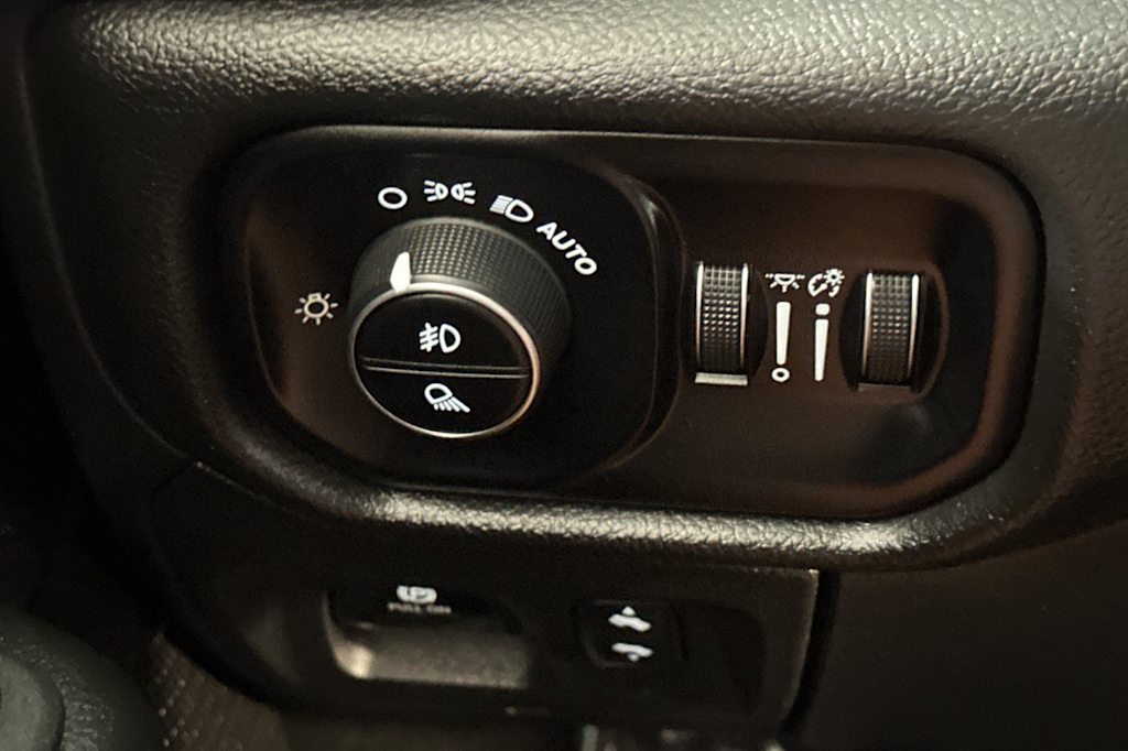Thumbnail: 2025 RAM 1500 - 35