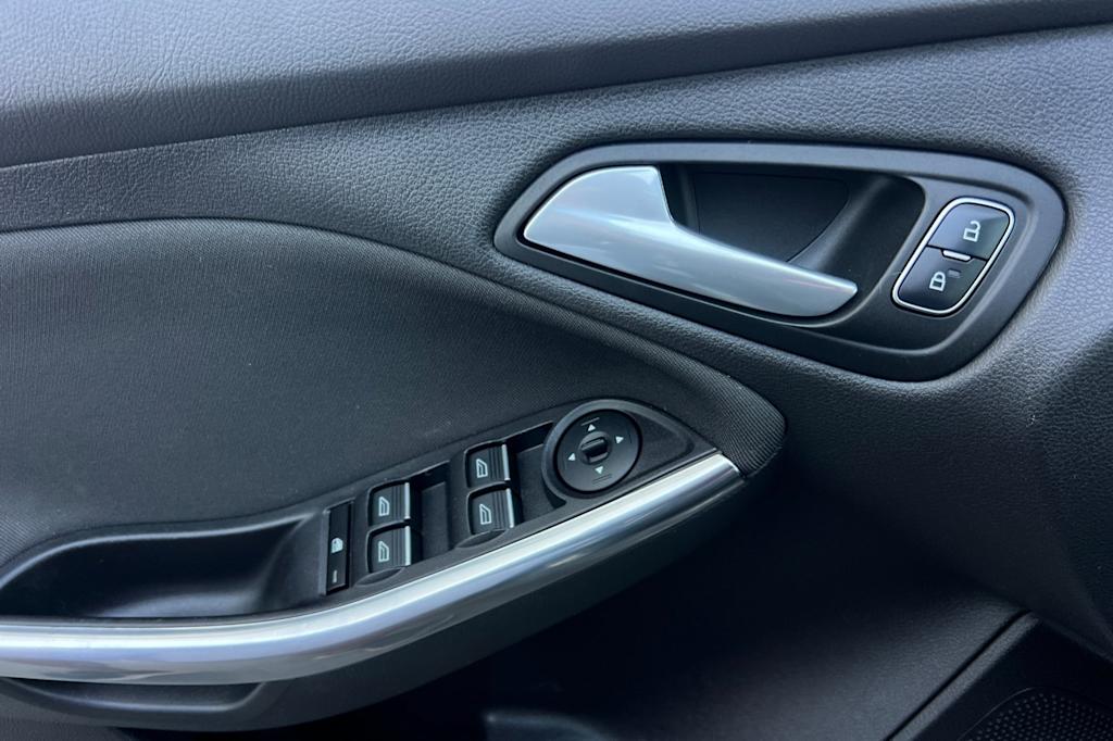 Thumbnail: 2017 Ford Focus - 21