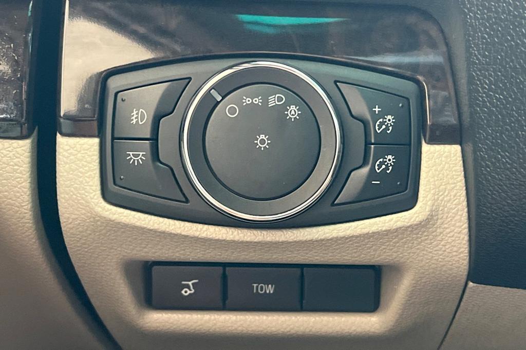 Thumbnail: 2014 Ford Explorer - 33