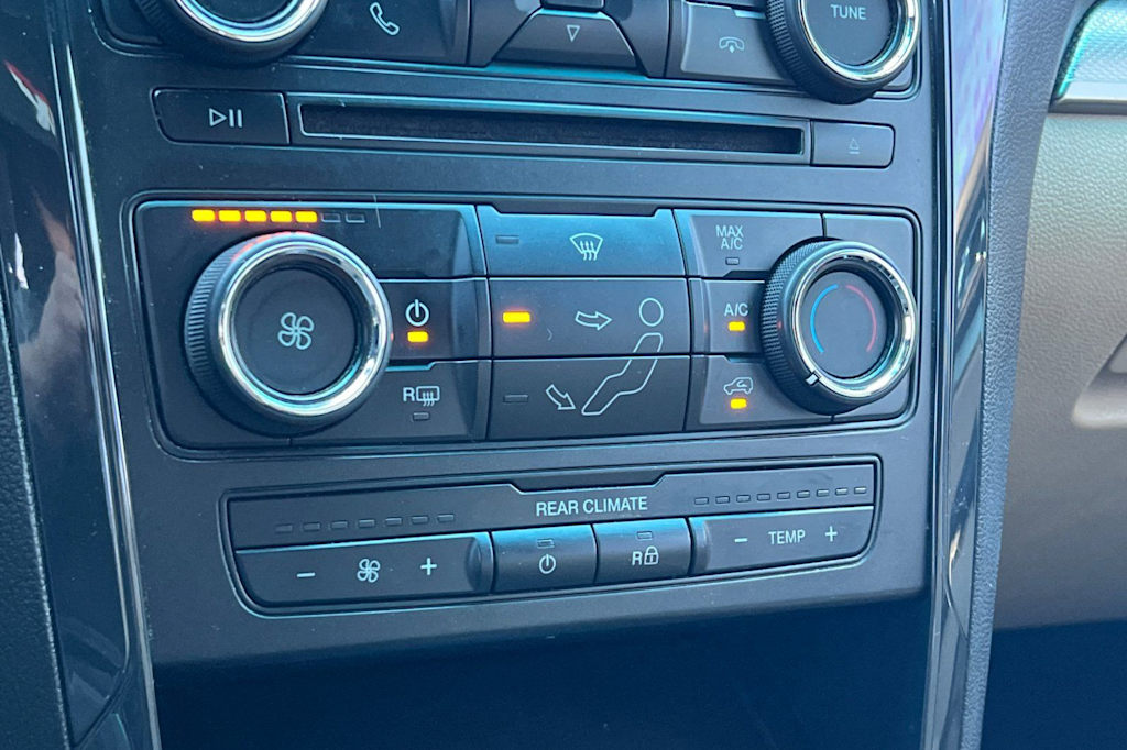 Thumbnail: 2016 Ford Explorer - 26