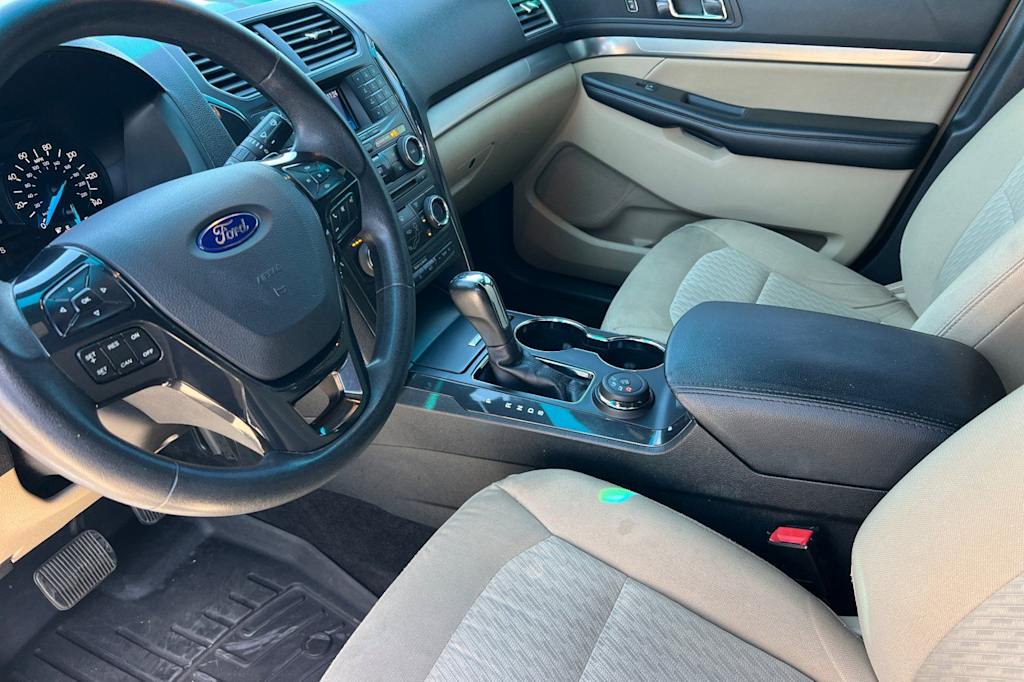 Thumbnail: 2016 Ford Explorer - 9