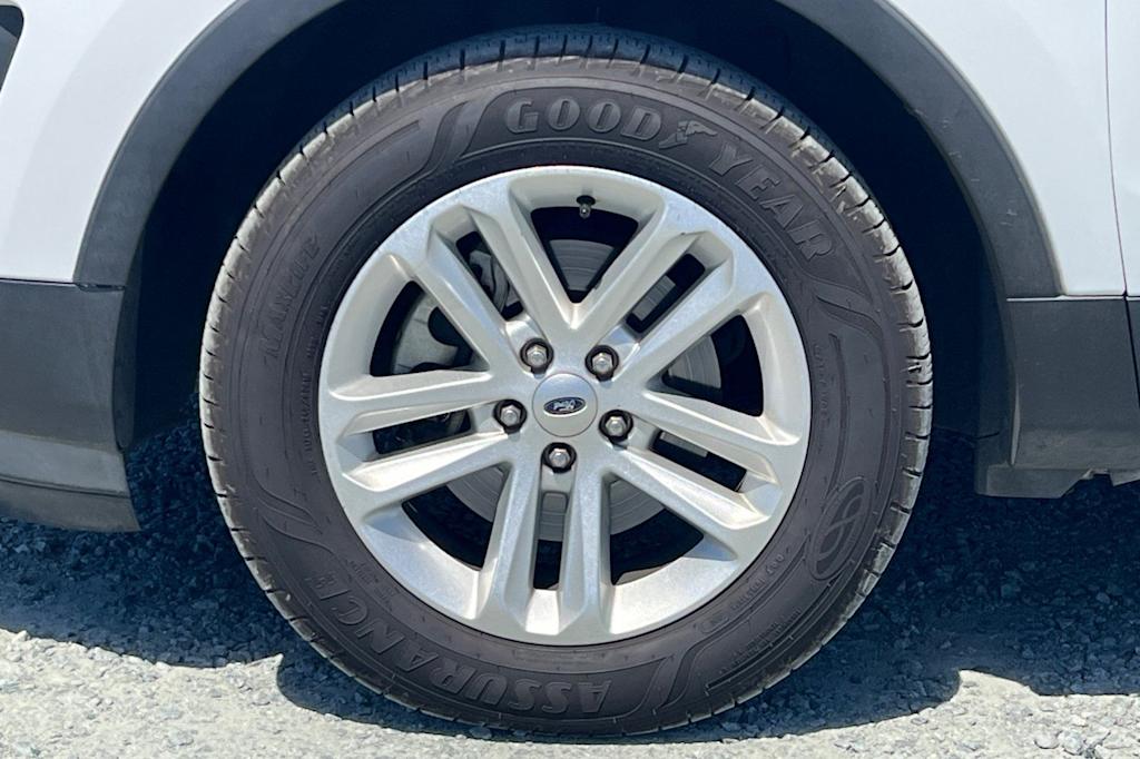 Thumbnail: 2016 Ford Explorer - 8
