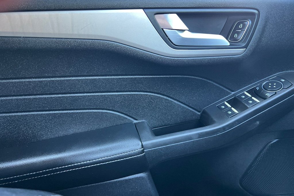 Thumbnail: 2021 Ford Escape - 22