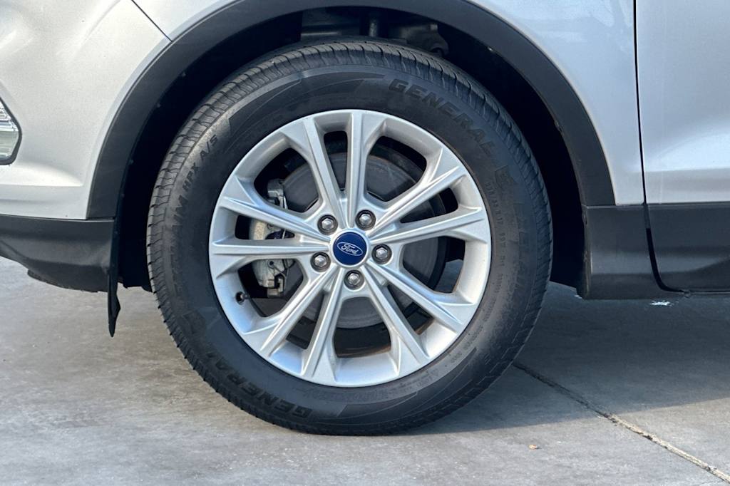 Thumbnail: 2017 Ford Escape - 8
