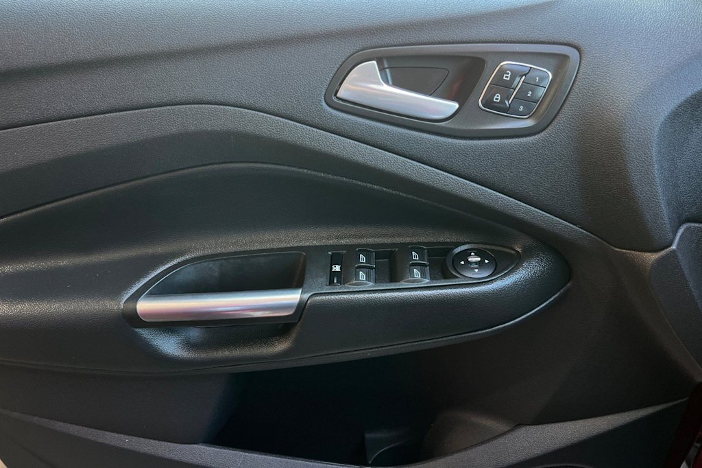 Thumbnail: 2016 Ford Escape - 22