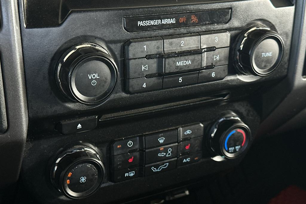 2016 Ford F-150 XLT 23