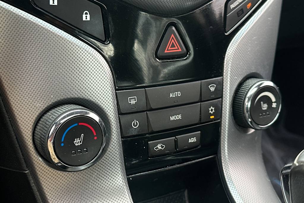 Thumbnail: 2011 Chevrolet Cruze - 24