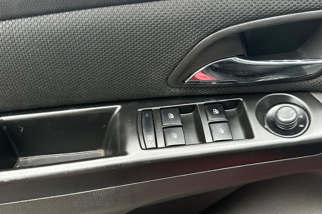 Thumbnail: 2011 Chevrolet Cruze - 22