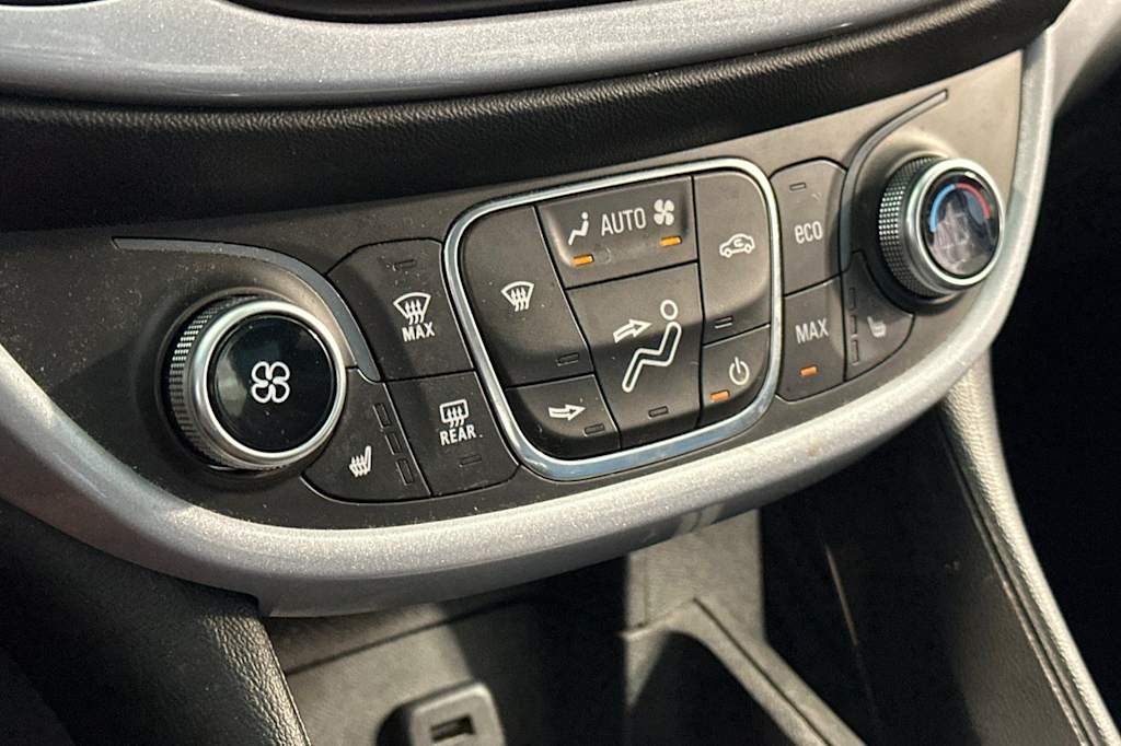 Thumbnail: 2018 Chevrolet Volt - 23