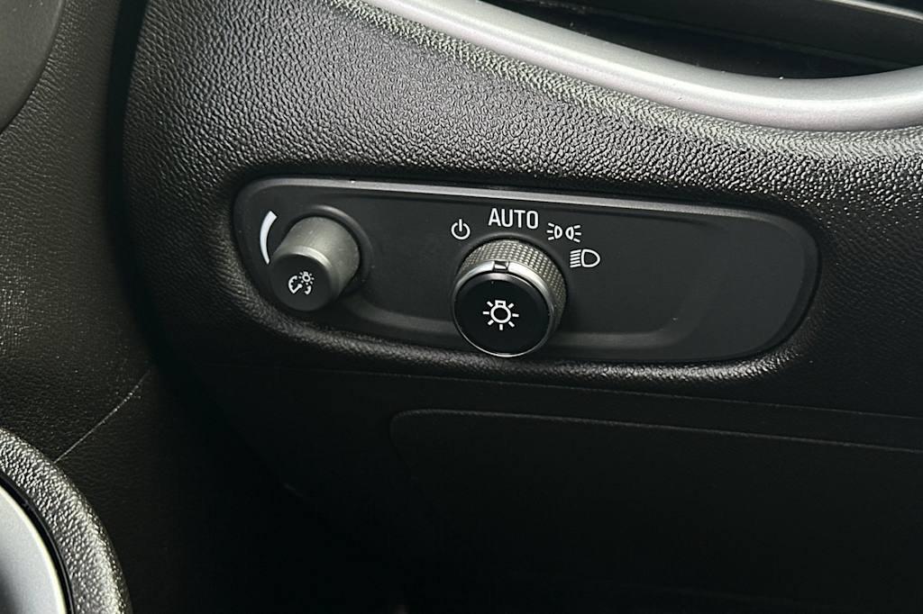 Thumbnail: 2023 Chevrolet Malibu - 32