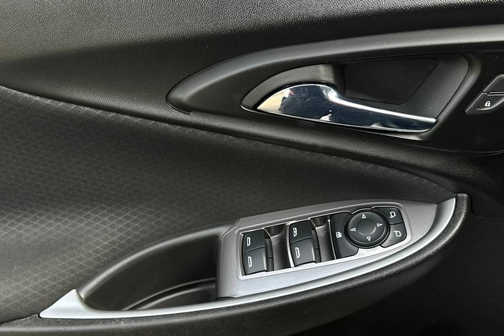 Thumbnail: 2023 Chevrolet Malibu - 21