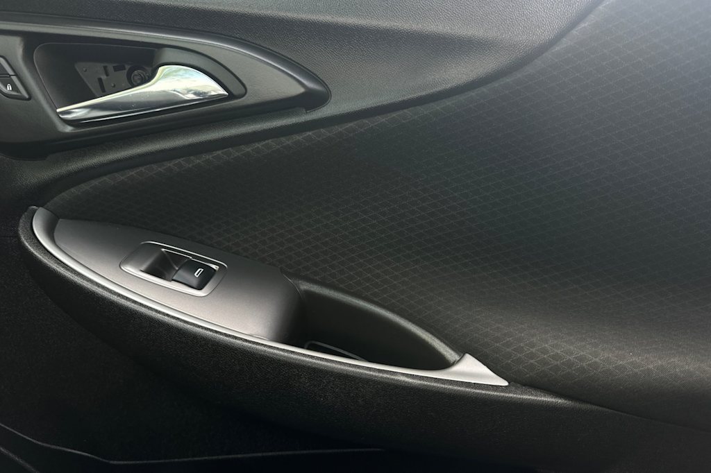 Thumbnail: 2023 Chevrolet Malibu - 24