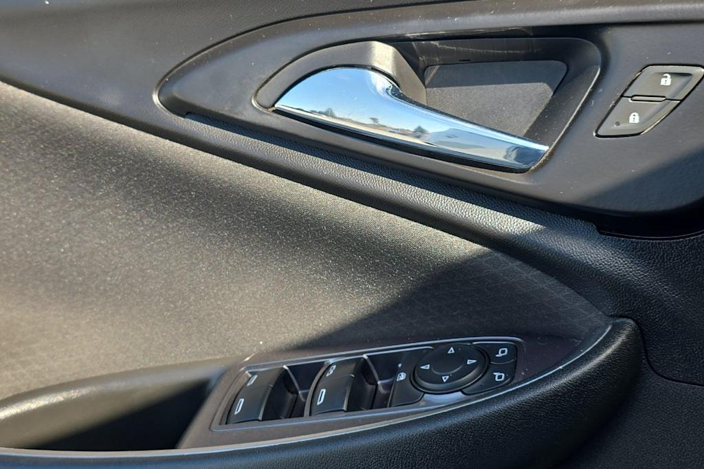 Thumbnail: 2018 Chevrolet Malibu - 22