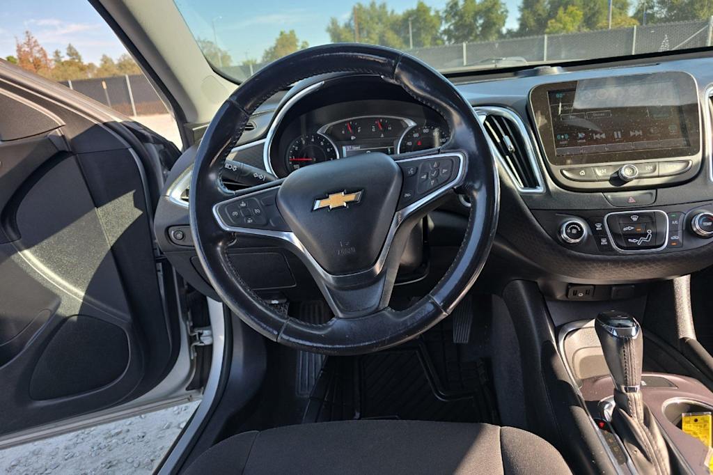 Thumbnail: 2018 Chevrolet Malibu - 12