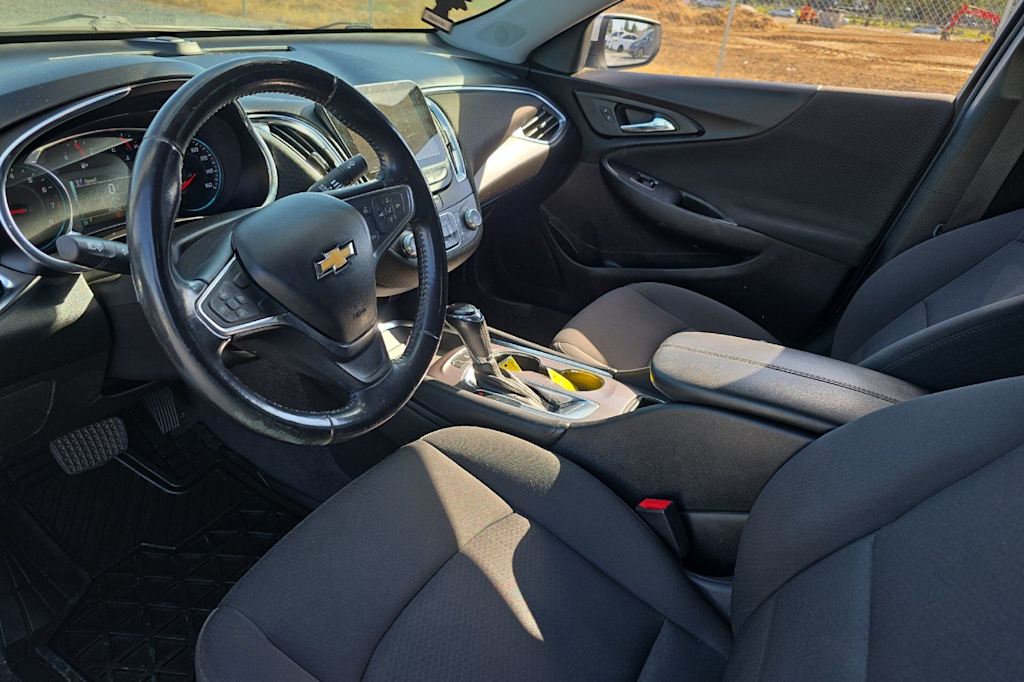Thumbnail: 2018 Chevrolet Malibu - 9
