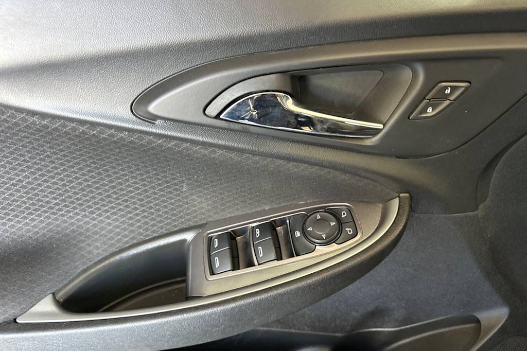 Thumbnail: 2023 Chevrolet Malibu - 23