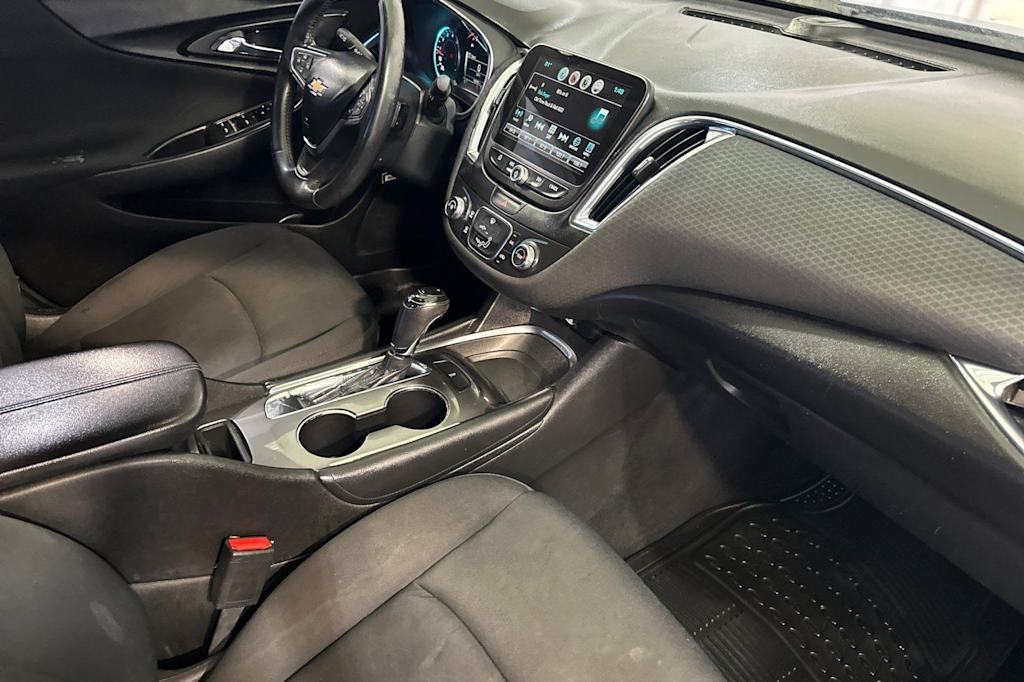 Thumbnail: 2016 Chevrolet Malibu - 13
