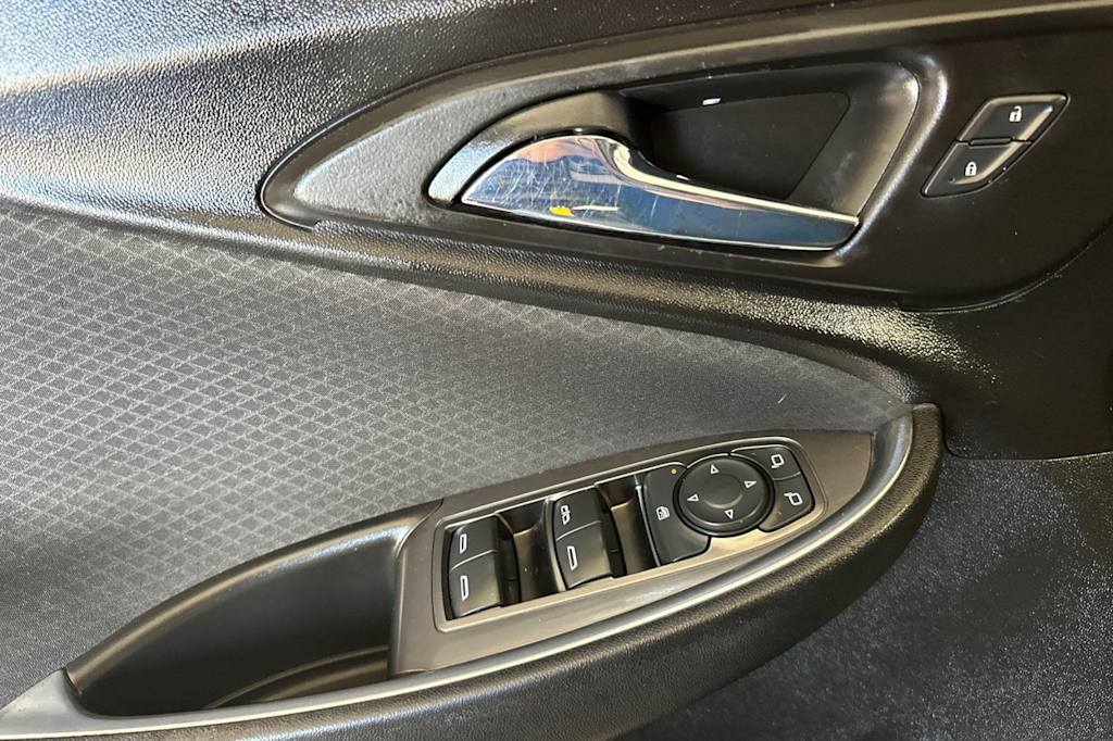 Thumbnail: 2016 Chevrolet Malibu - 29