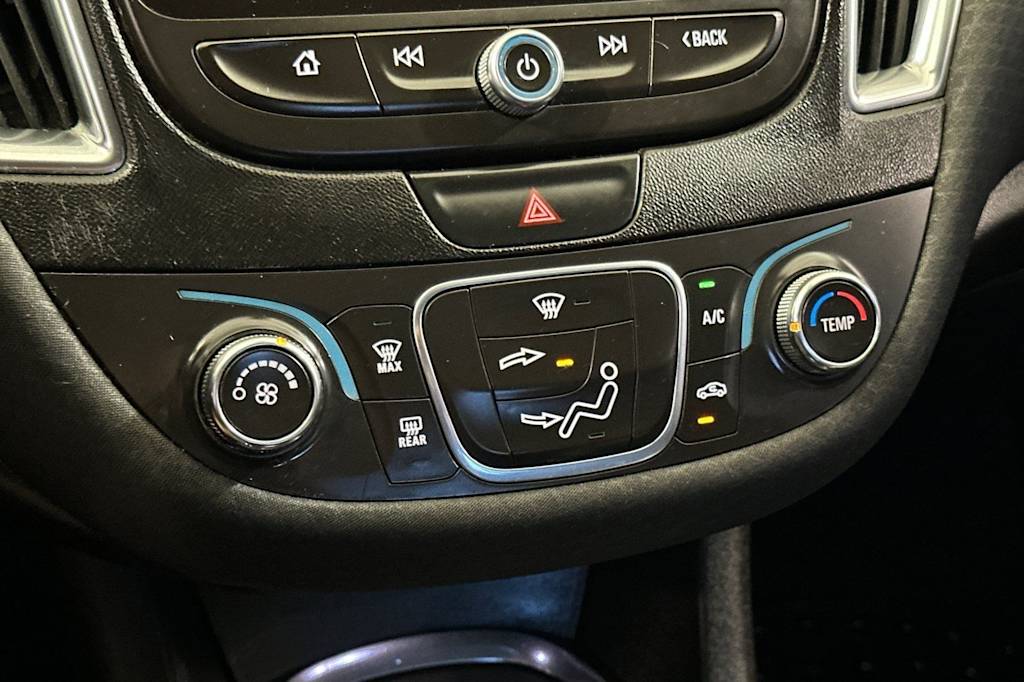 Thumbnail: 2016 Chevrolet Malibu - 24