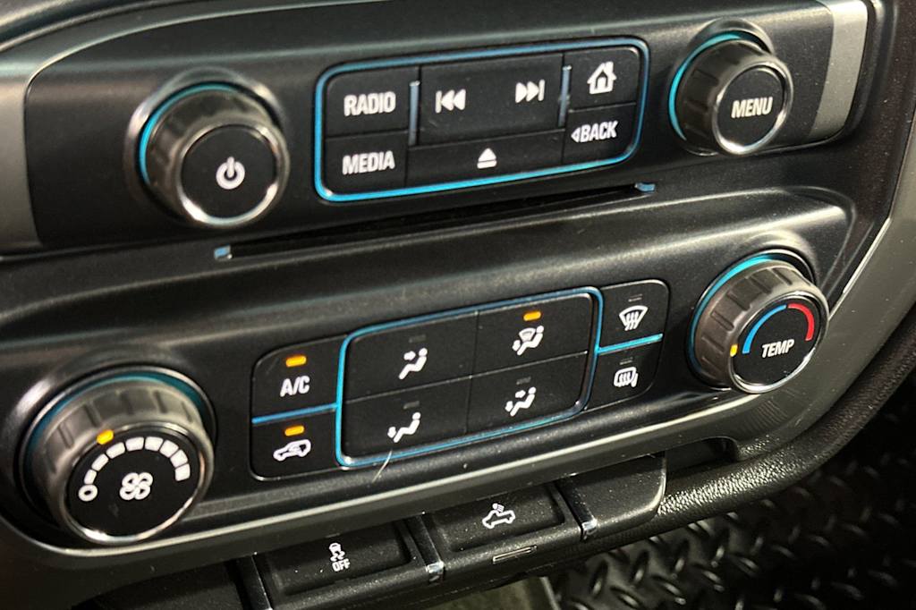 Thumbnail: 2015 Chevrolet Silverado 2500 - 23