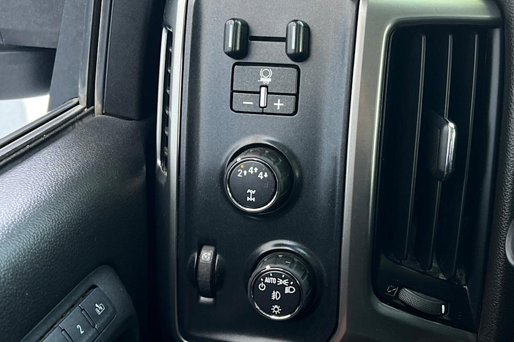 Thumbnail: 2019 Chevrolet Silverado 3500 - 32